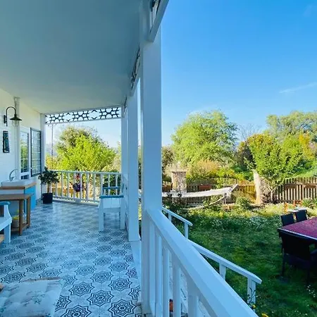 Beyaz Villa أيدين